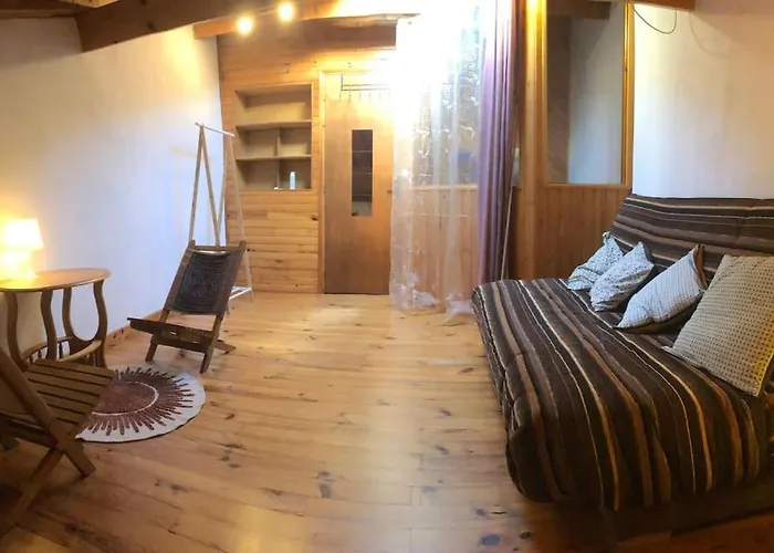 Maison Cosy Et Conviviale, Le B7 * Besset