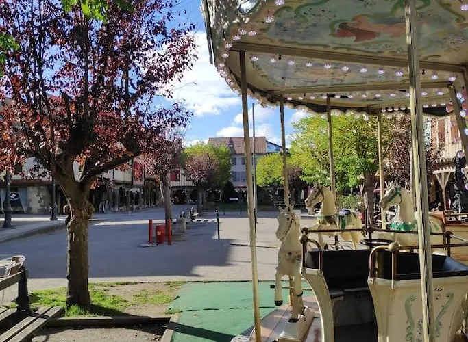 Maison Cosy Et Conviviale, Le B7 * Besset