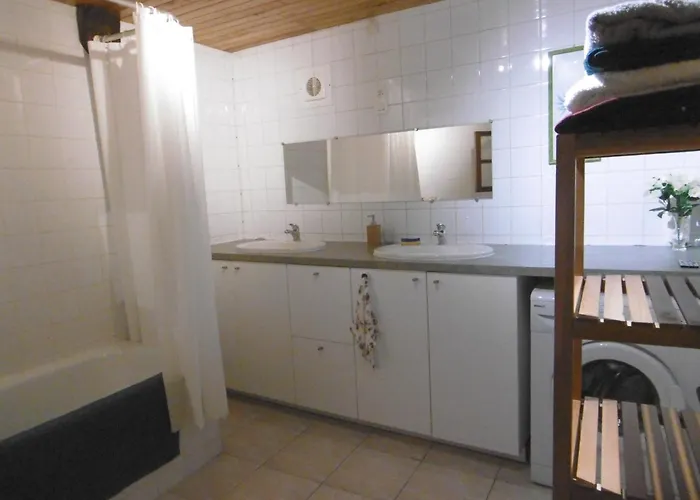 Maison Cosy Et Conviviale, Le B7 Besset