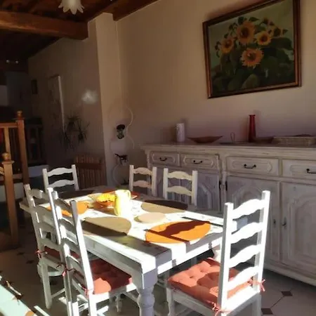 Maison Cosy Et Conviviale, Le B7 * Besset