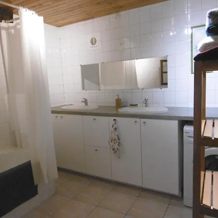 Maison Cosy Et Conviviale, Le B7 Besset
